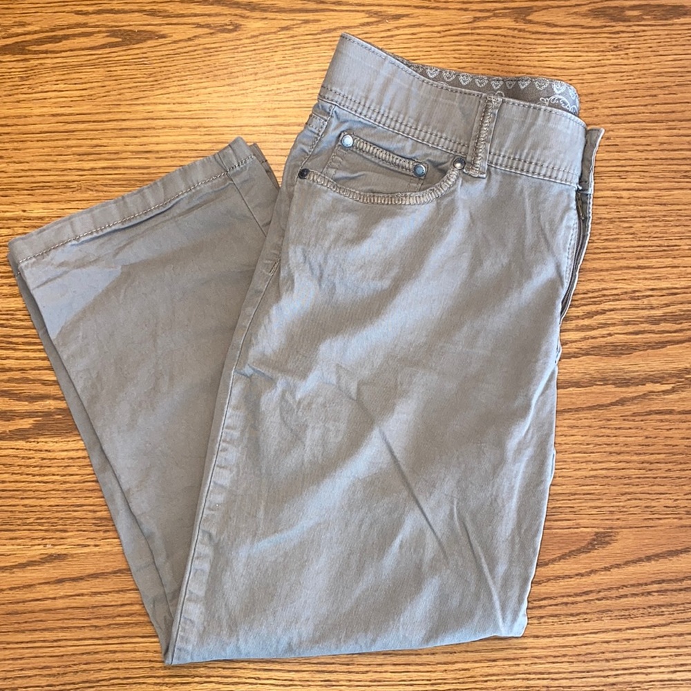 Bandolino- tab cropped mid flare khaki pants Sz 8
